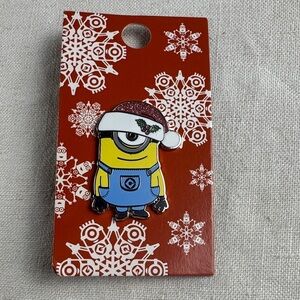 NEW WITH TAG! Universal Studios Despicable Me Minion Christmas Enamel Pin!